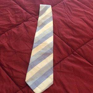 4 for $10 💗💗 Banana Republic silk blend tie with diagonal blue stripes